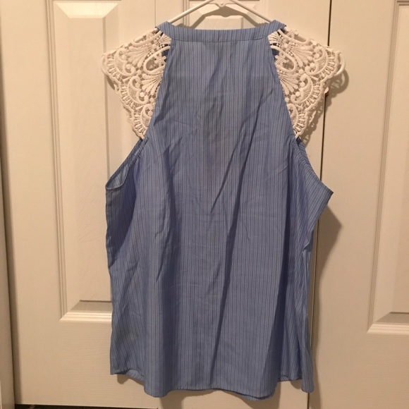 Express lace shoulder top - Picture 3 of 4